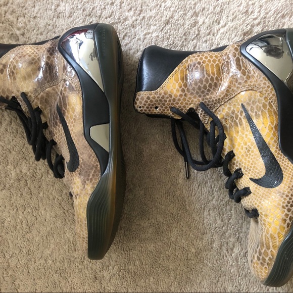 Kobe 9 EXT Snakeskin
Mens size 8.5 - Picture 2 of 6